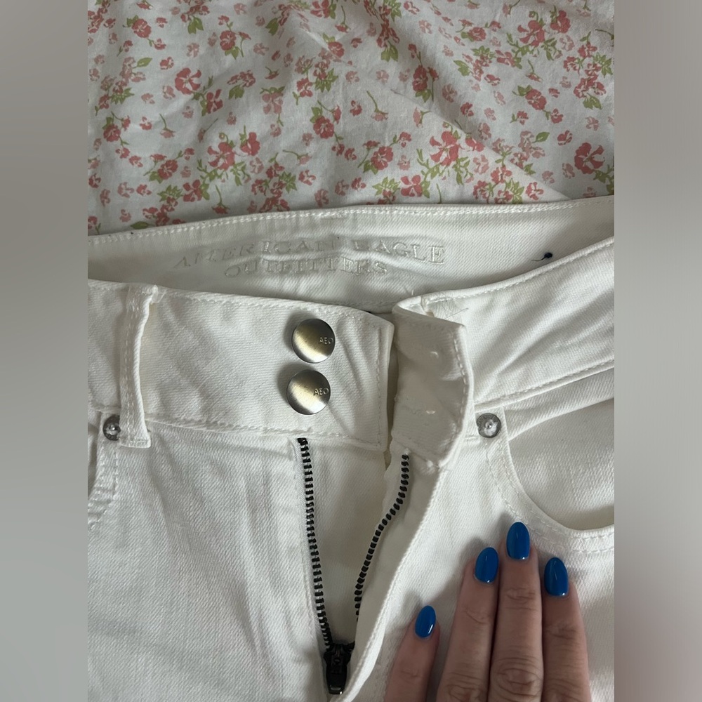 American Eagle white jeans - Picture 2 of 4